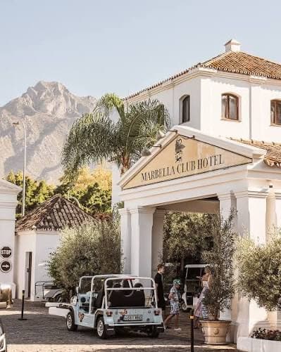 Prestigious office in Marbella Real | Golden Mile: steps from Puente Romano, Marbella Club, the beach and with parking included